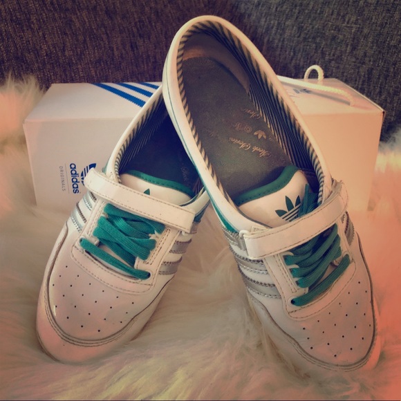 adidas originals sleek series